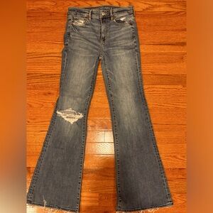 American eagle flared jeans in size zero, barley worn in great condition